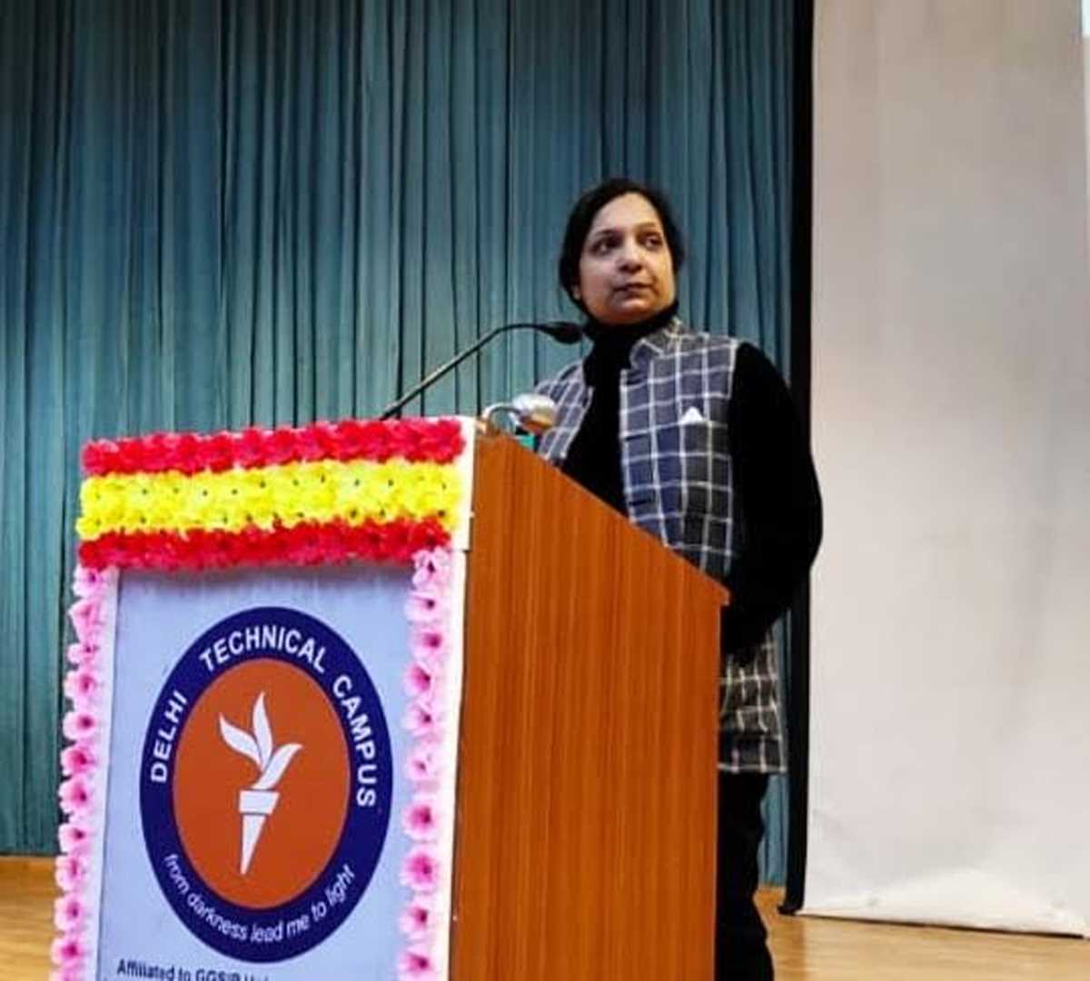 पुलिस कमिश्नर ने महिलाओं को सुरक्षा के प्रति किया जागरुक